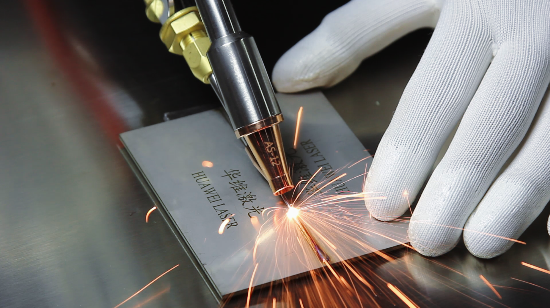 Em quais indústrias as máquinas de soldagem a laser podem ser aplicadas?