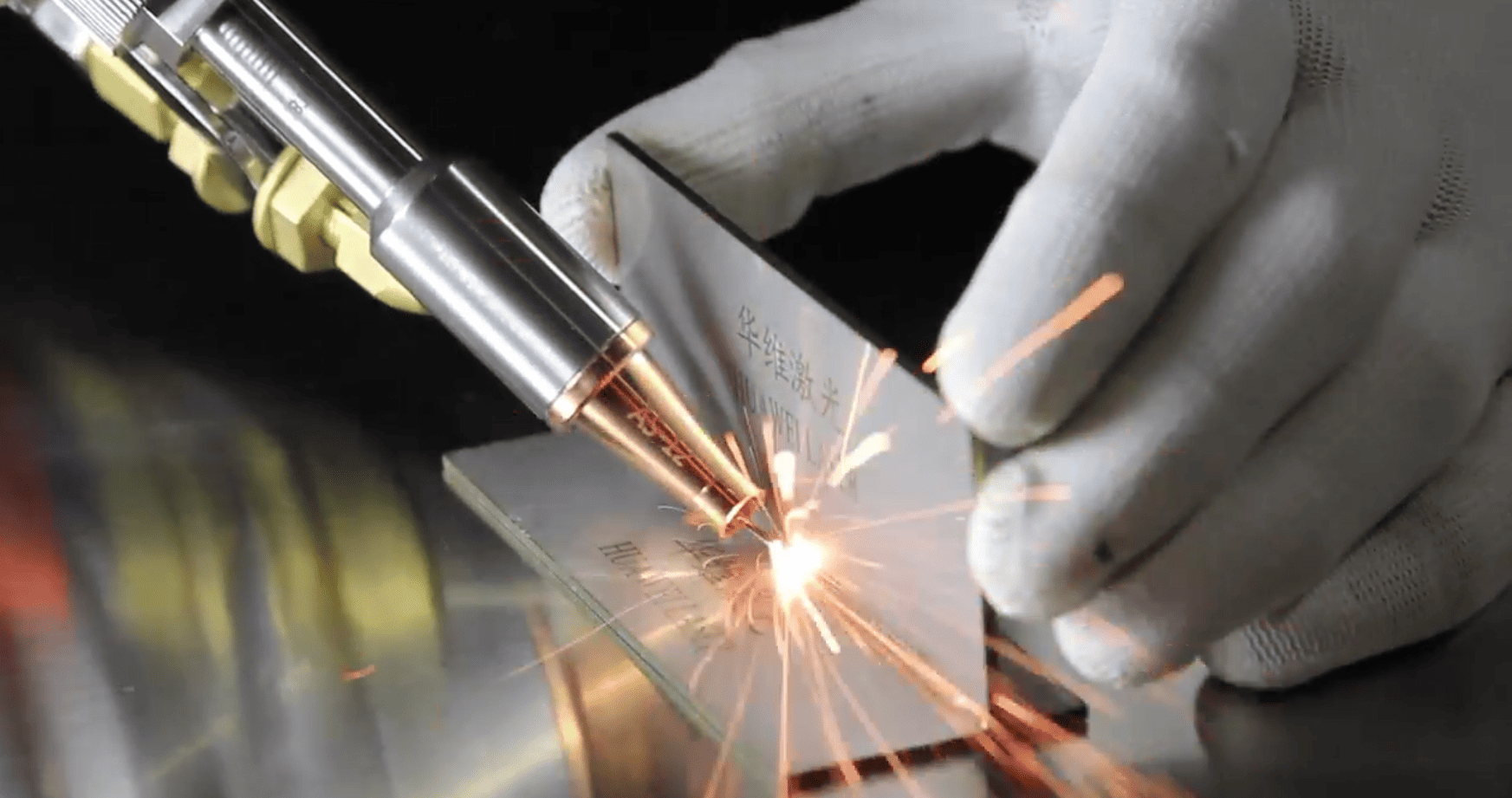 Como é o efeito da máquina de soldagem a laser portátil 4-em-1 na limpeza de costuras de soldagem?